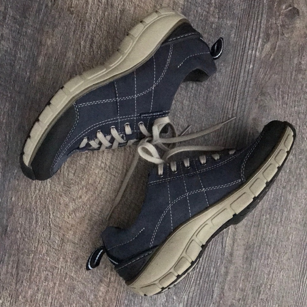 Clark’s Women’s Wave Trek Sneakers - Navy